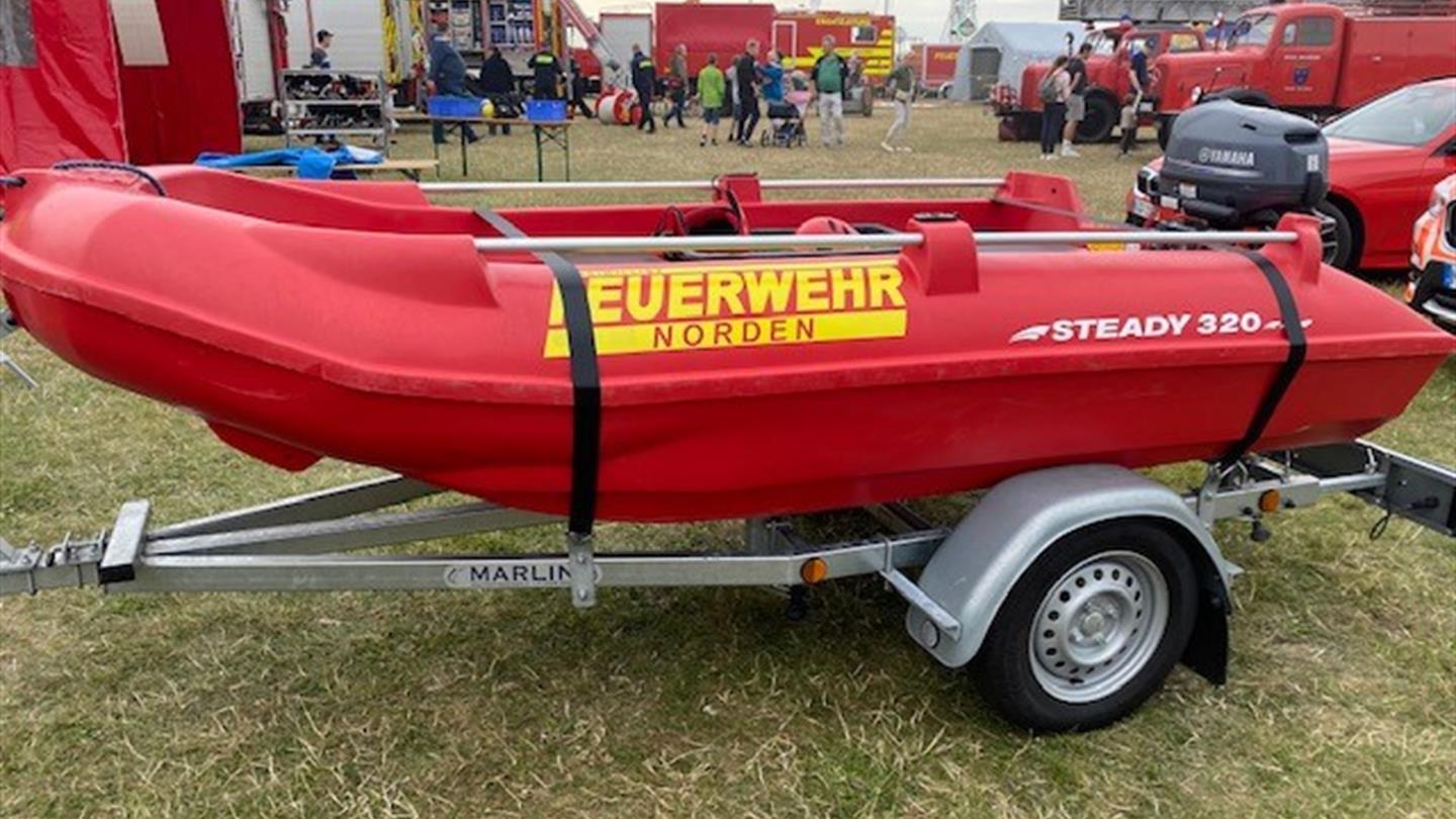Steady 320 Rettungs- und Feuerwehrboot