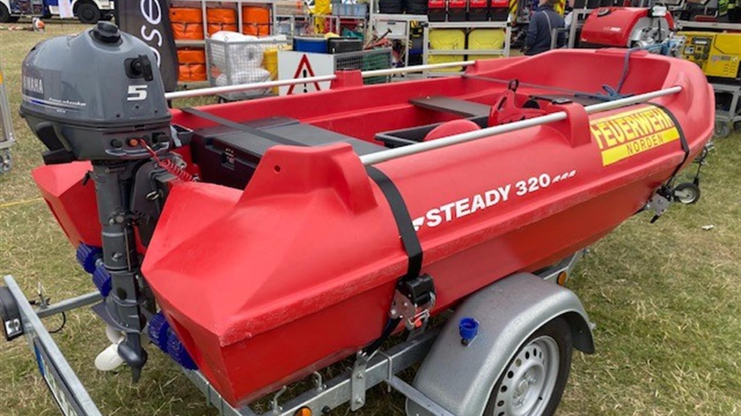 Steady 320 Rettungs- und Feuerwehrboot